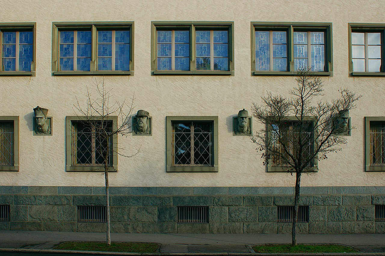 39 Sandsteinskulpturen-Ensemble_Vier_Porträtköpfe_(Walter_Linck_1939)_13.jpg