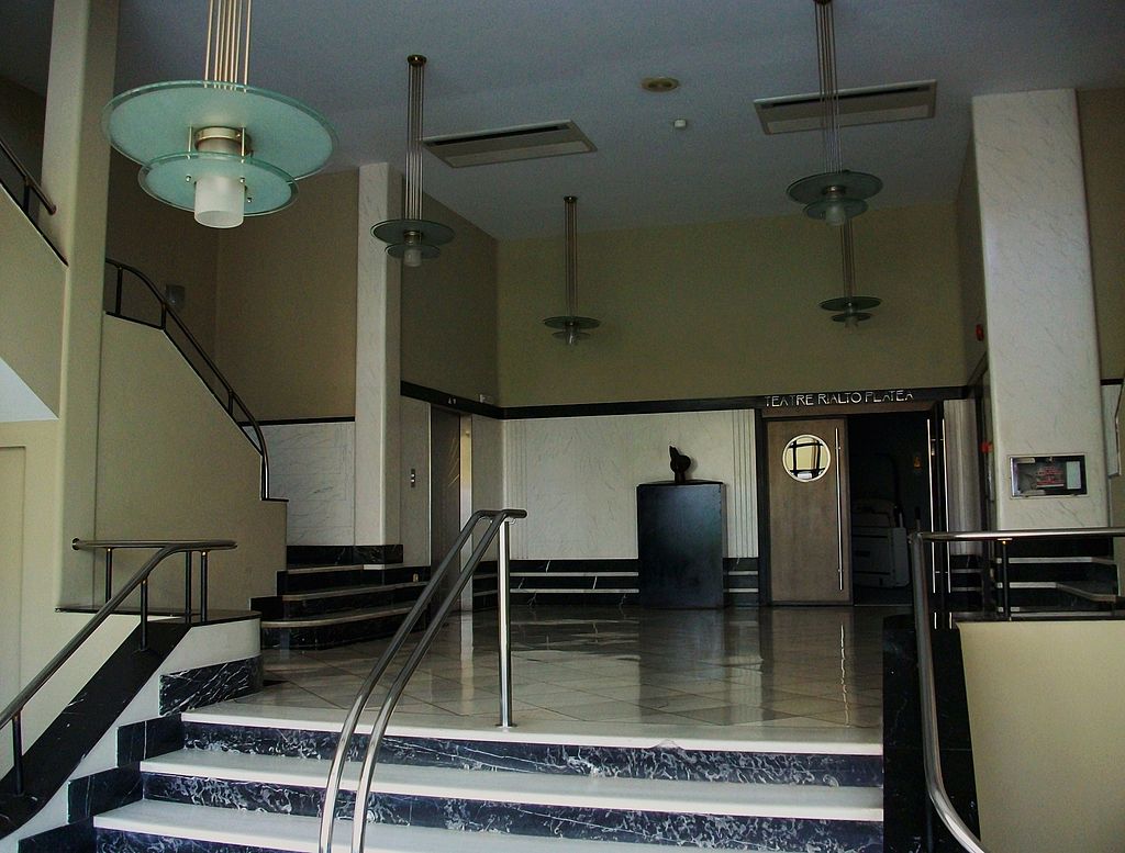 39Interior_de_l'edifici_Rialto,_seu_de_la_Filmoteca_(València).JPG