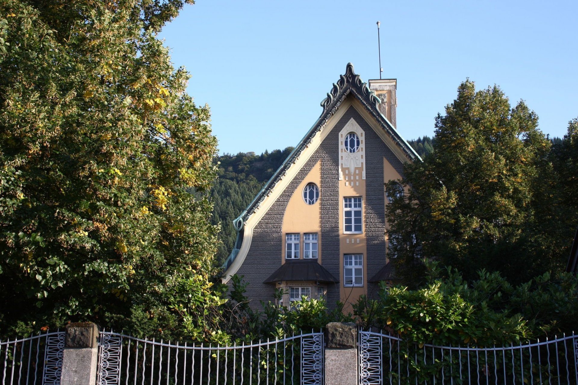 4 виллаTraben-Trarbach_(Ortsteil_Traben)_Haus_Hüsgen_65.jpg