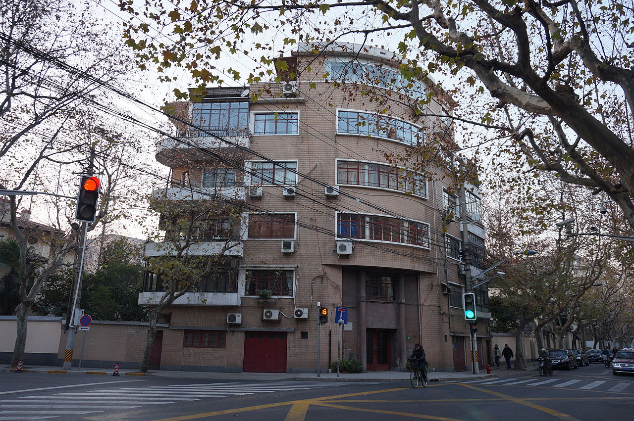 40 1280px-Amyron_Apartments.jpg