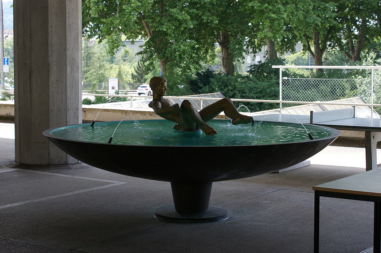 40 1280px-Gewerbeschulebrunnen_(ohne_Titel_-_Walter_Linck_1940)_05.jpg