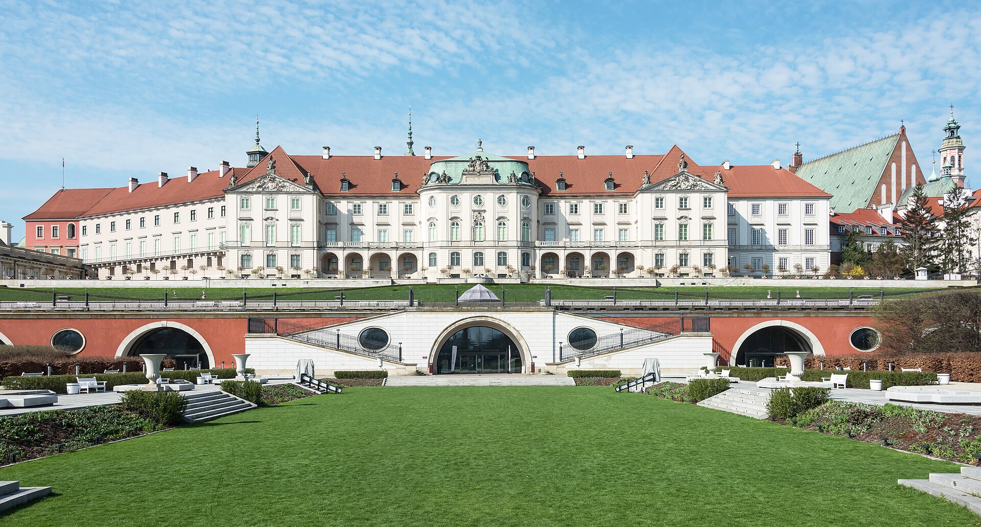 40-47Zamek_Królewski_w_Warszawie_od_strony_Wisły_2021.jpg