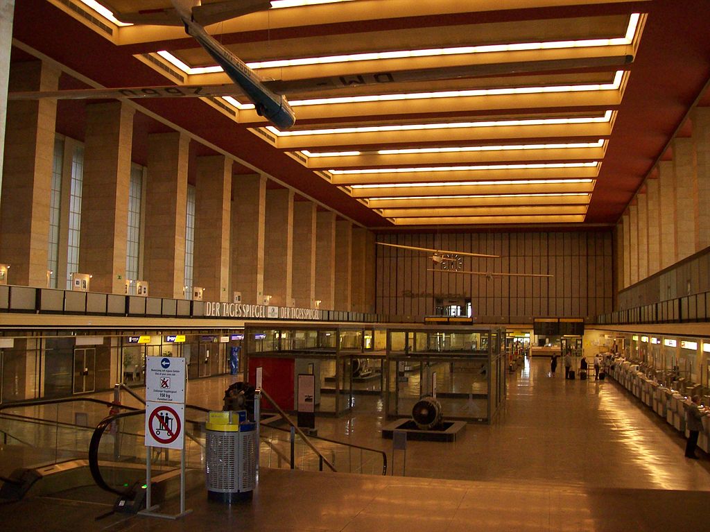 41 1024px-Berlin-Tempelhof-Innen-2007.jpg