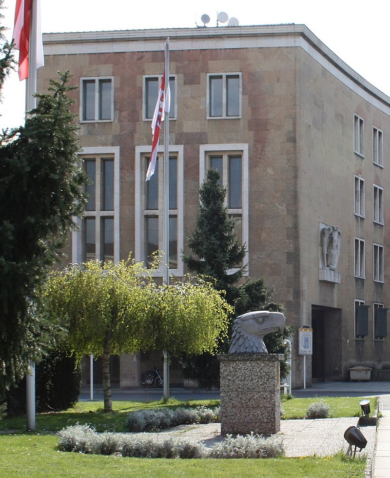 41 Tempelhof_eagle_square_20080424a.jpg