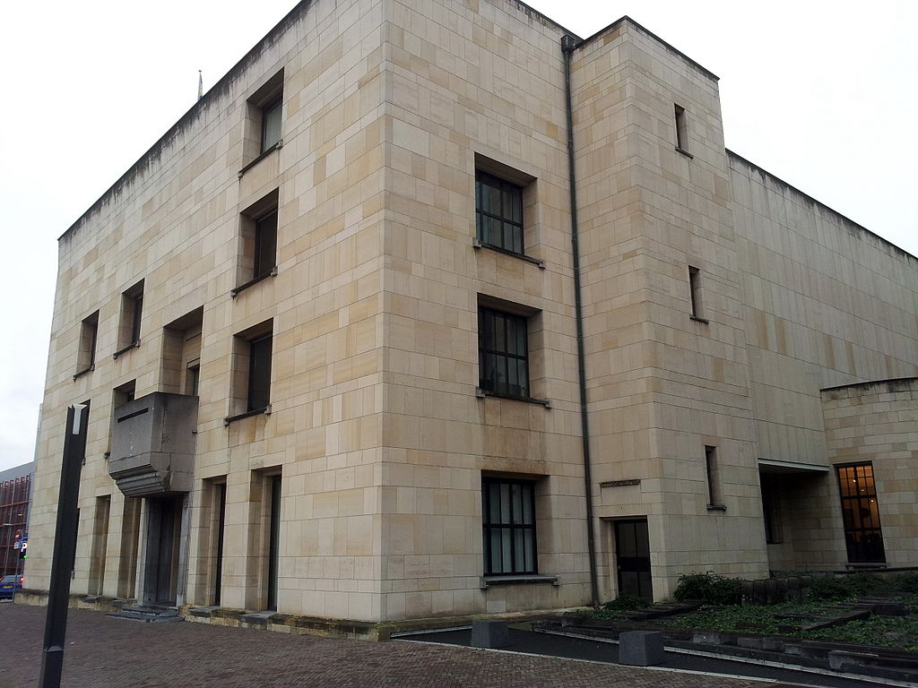 42 1024px-2015-Heerlen,_raadhuis02.jpg