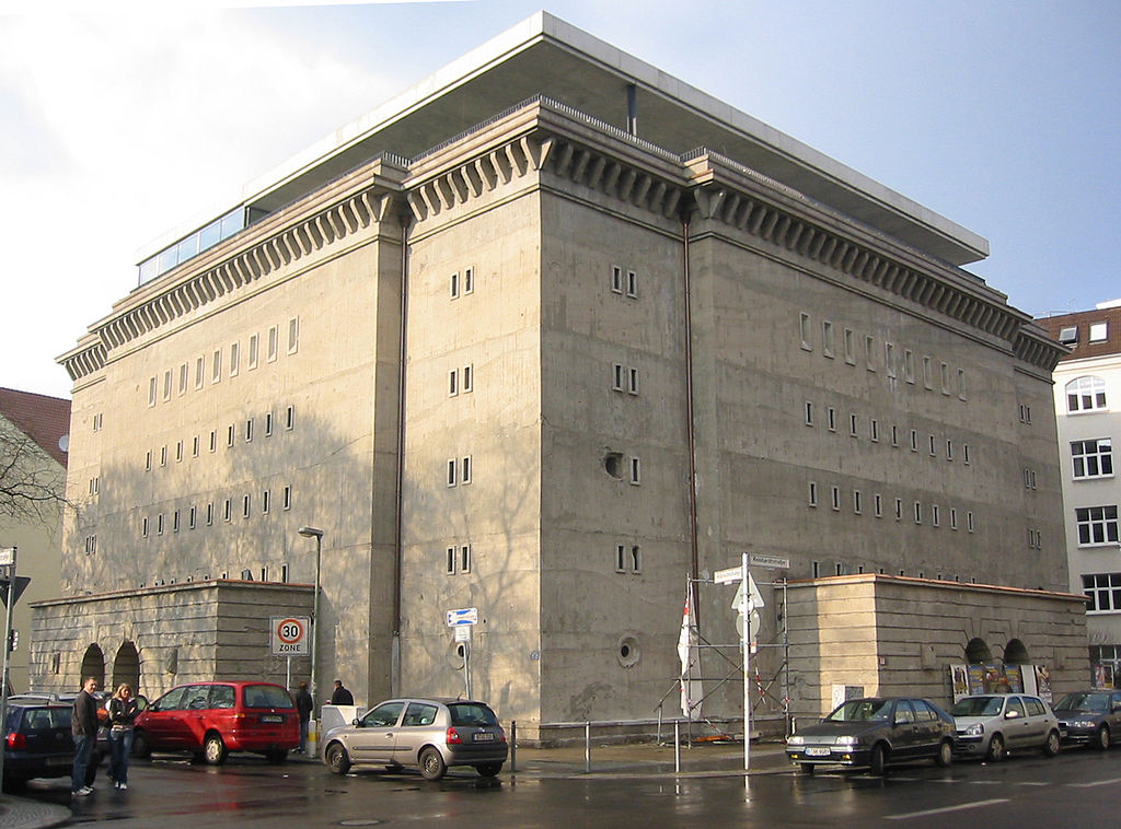 43 1024px-Bunker_Berlin.jpg
