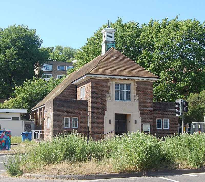 46 800px-Moulsecoomb_Hall,_Lewes_Road,_Moulsecoomb_(May_2020)_(1).jpg