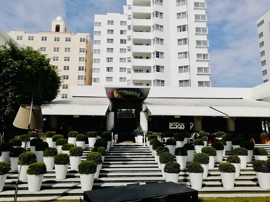 47 1024px-The_Delano_Hotel,_Miami,_South_Beach,_April_2019.(2).jpg