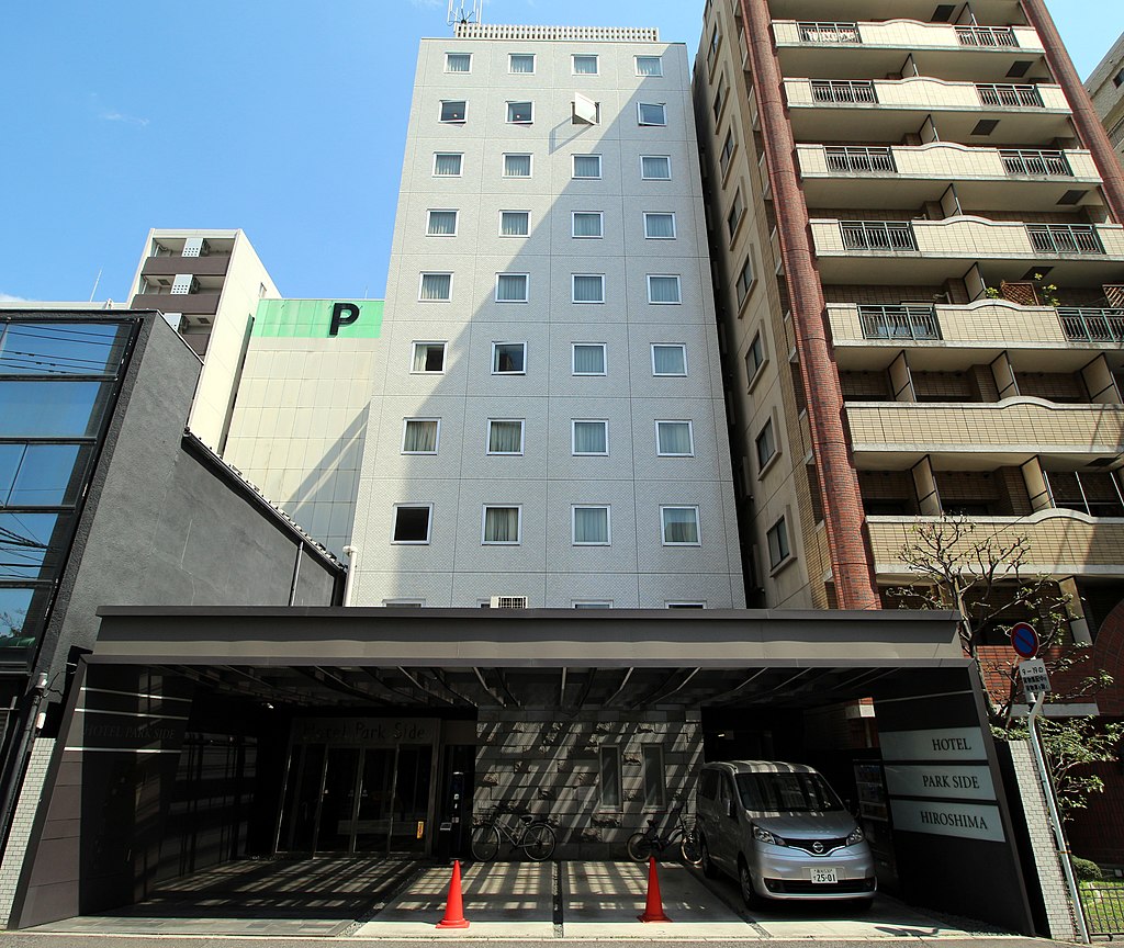 48 1024px-Hotel_Park_Side,_Hiroshima.jpg