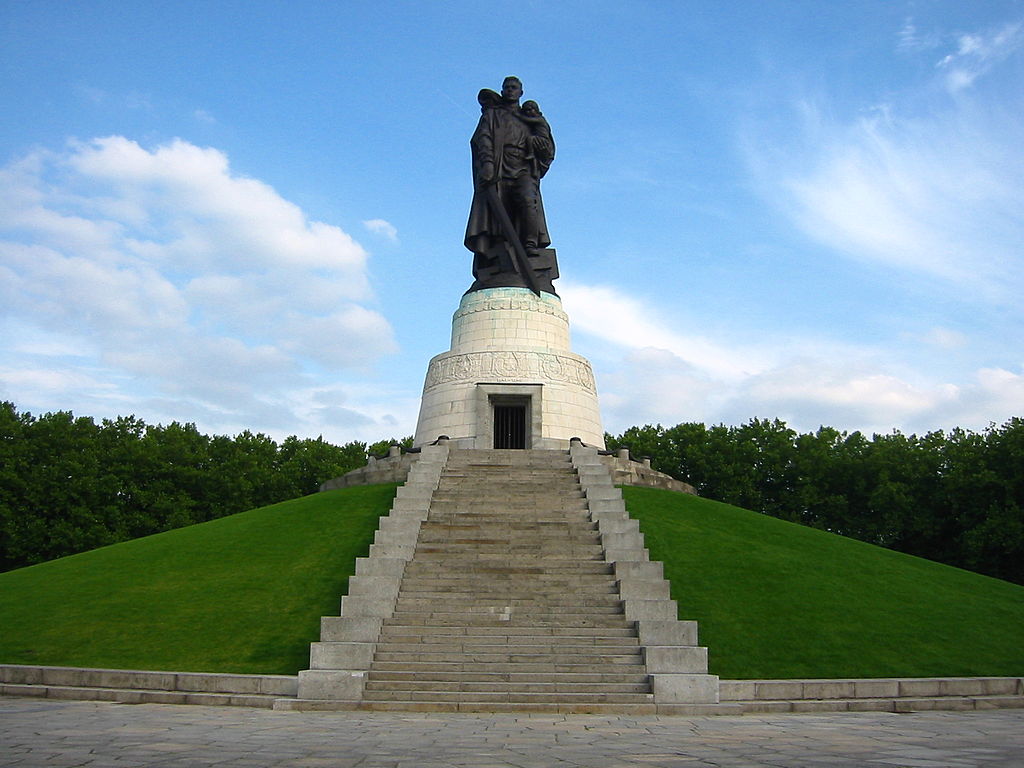 49 1024px-Berlin_Treptow_Ehrenmal_04.jpg
