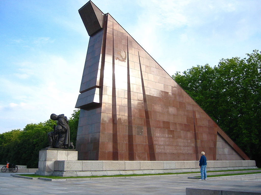 49 1024px-Berlin_Treptow_Ehrenmal_11.jpg