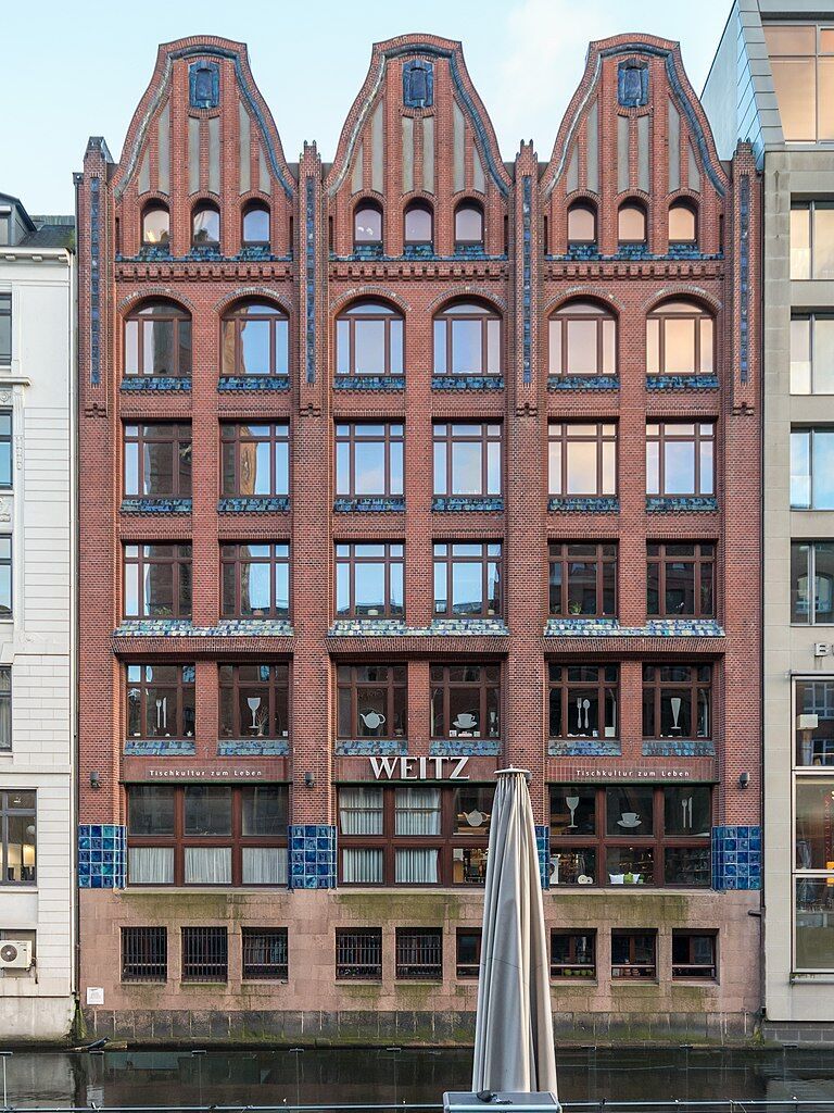 5 гамбург768px-Neuer_Wall_26,_28_(Hamburg-Neustadt).Fleetseite.2.12379.ajb_.jpg