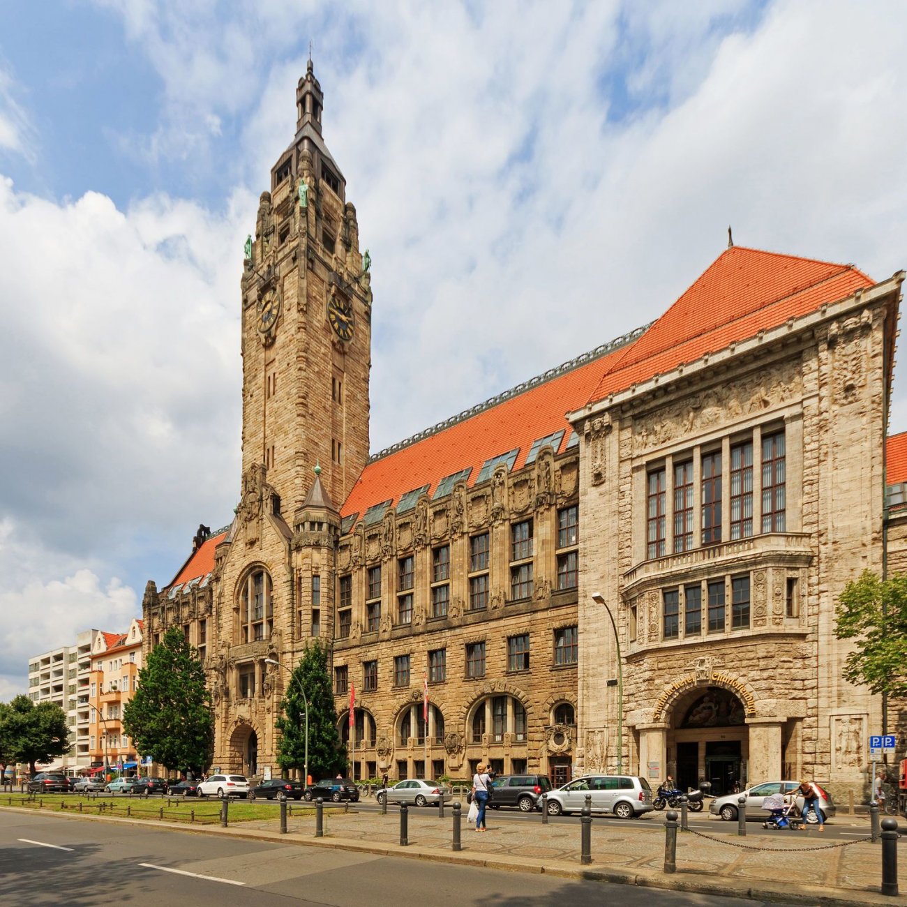 5 Rathaus_Charlottenburg_Berlin_Otto-Suhr-Allee_07-2015.jpg