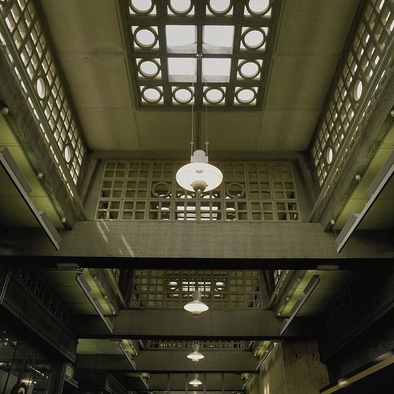 50 800px-Interieur,_overzicht_van_het_dak_van_de_stationshal_-_Enschede_-_20398583_-_RCE.jpg