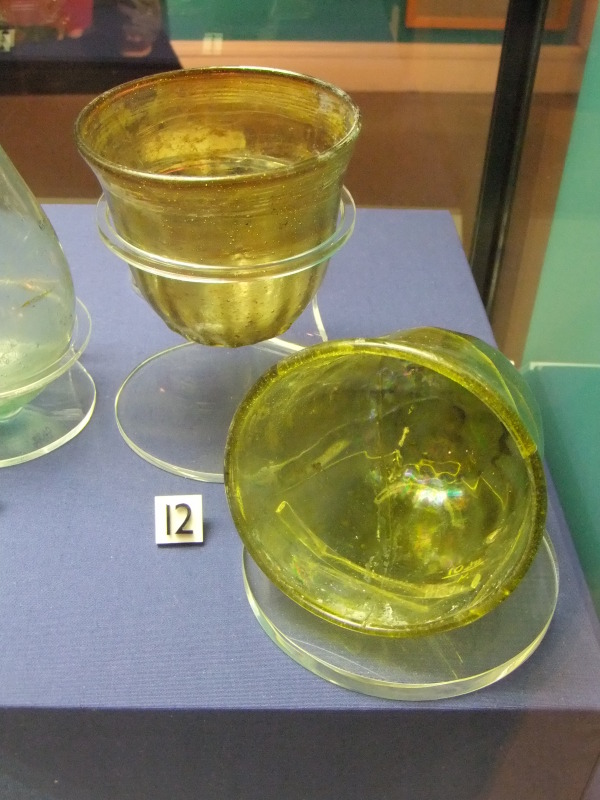 500 брит Pair_of_palm_cups,_World_Museum_Liverpool.jpg