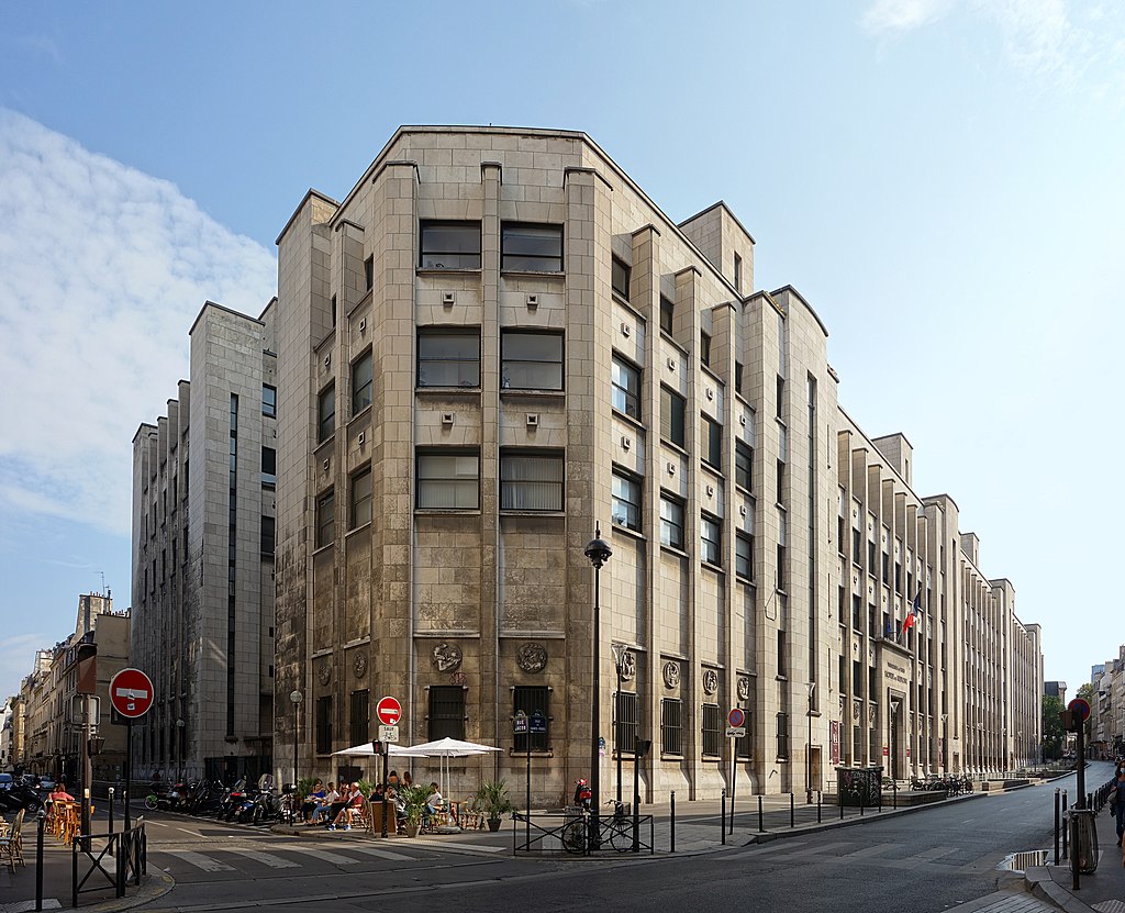 53 1024px-Paris_fac_medecine_st_germain.jpg