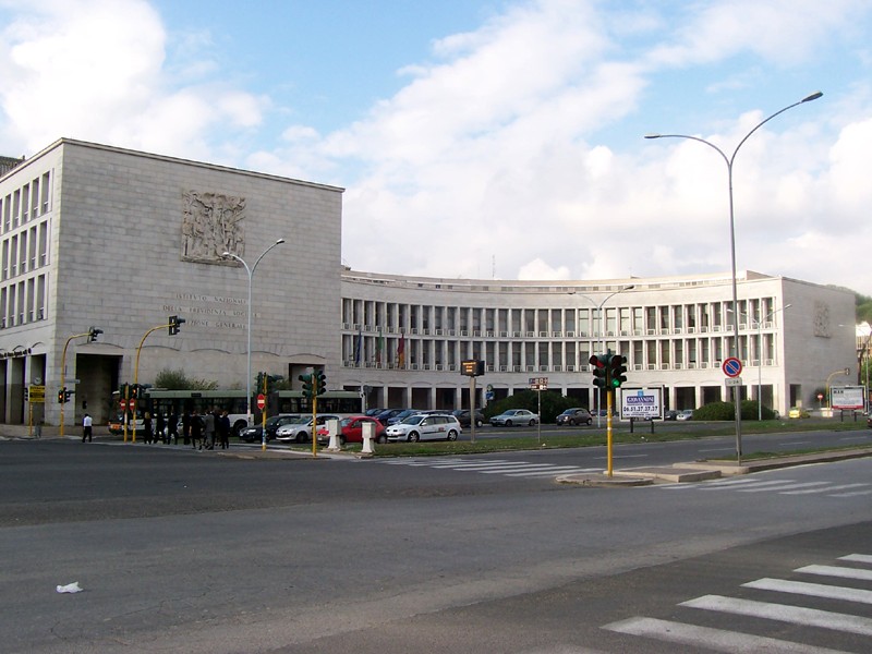 53 Roma_Eur_-_Piazzale_delle_Nazioni_Unite_-_panoramio.jpg