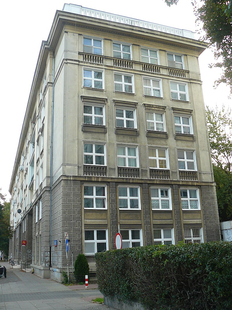 56 800px-166-172_Puławska_Street_in_Warsaw.jpg