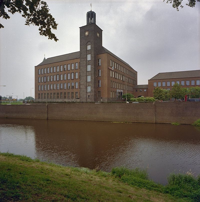 56 800px-Overzicht_met_torenpartij,_zuidzijde_-_'s-Hertogenbosch_-_20345134_-_RCE.jpg