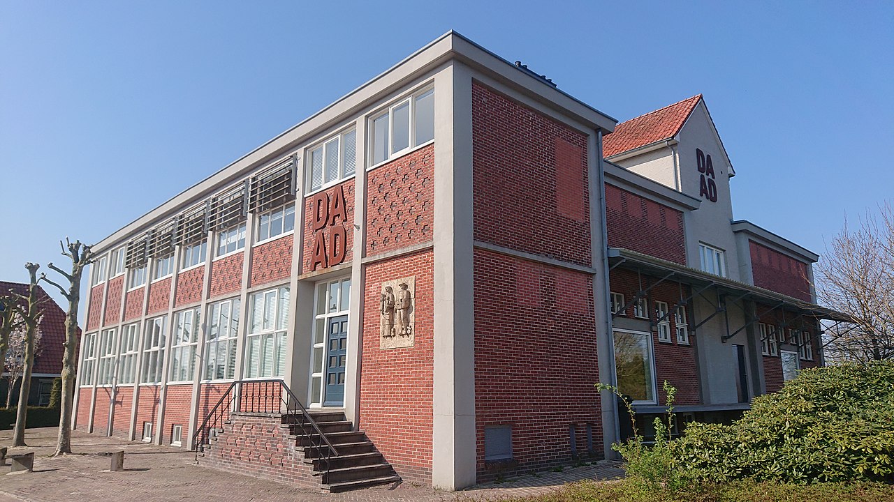 56 Voormalige_Coöperatieve_Landbouwbank_Beilen.jpg