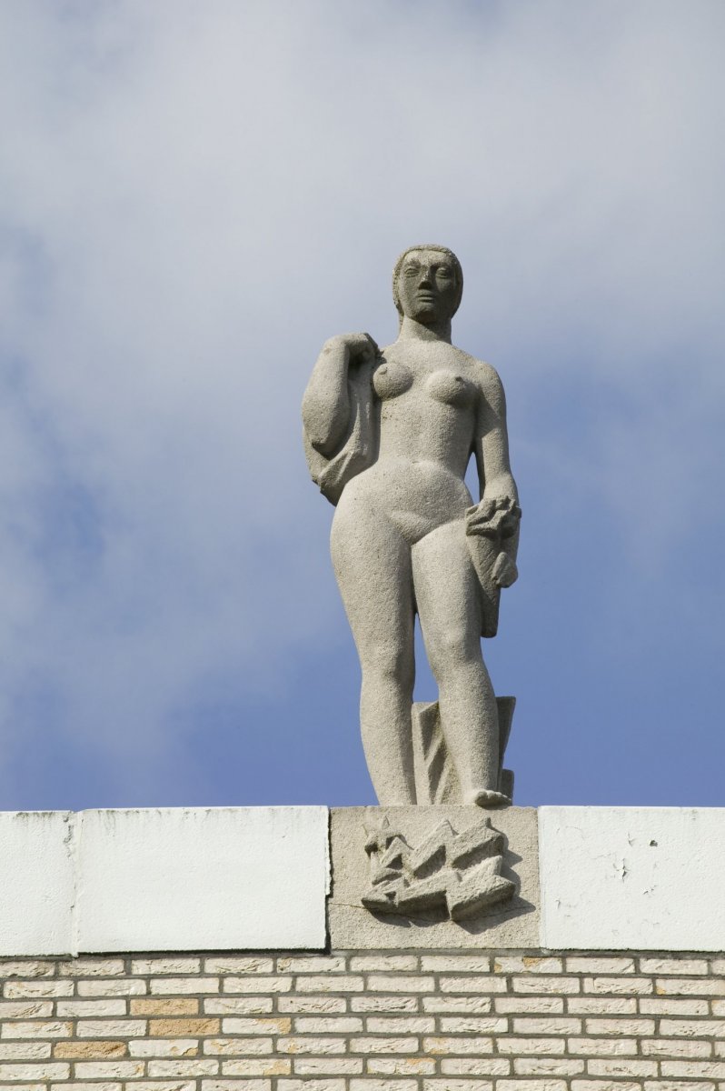 57Aanzicht_van_standbeeld_op_de_top_van_de_gevel_-_Delft_-_20420718_-_RCE.jpg