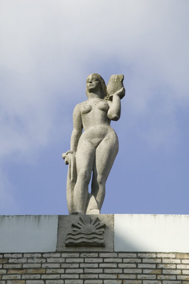 57Aanzicht_van_standbeeld_op_de_top_van_de_gevel_-_Delft_-_20420719_-_RCE.jpg