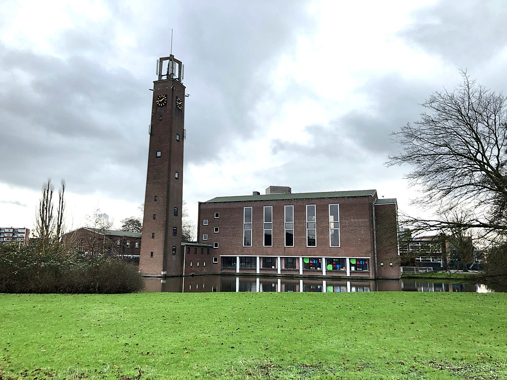 58 1024px-Goede_Herderkerk,_Kastanjeplein_28,_Schiebroek,_Rotterdam_(50774663431).jpg