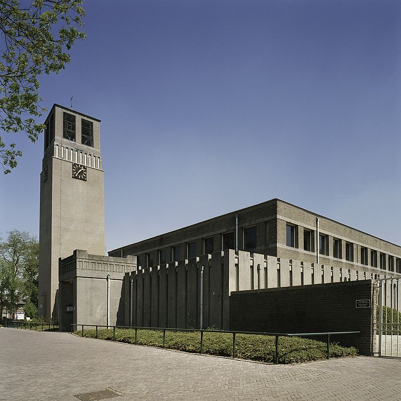 59 Zicht_op_de_zuidwestgevel_met_de_ingangspartij_en__Odiliapeel_-.jpg