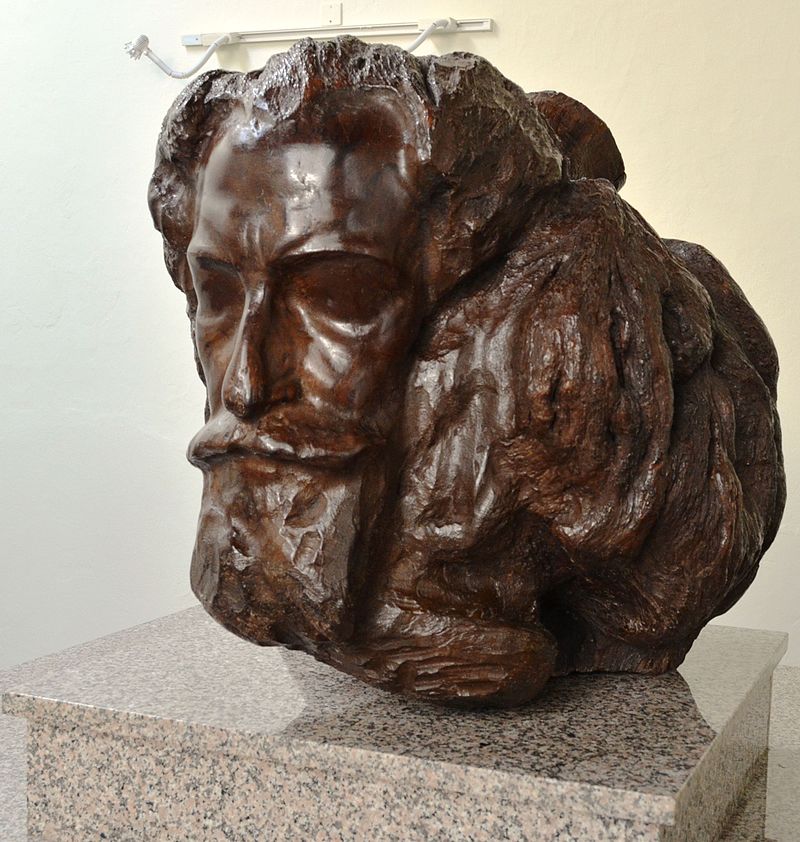 5_Museo_Casa_Quiroga_Mausoleo_-_Escultura_tallada_en_raíz_de_algarrobo_por_Stephan_Erzia.JPG