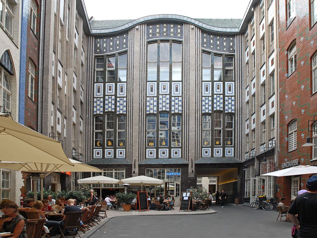 6 1280px-Hackescher_Höfe_(Berlin)_(2738547746).jpg