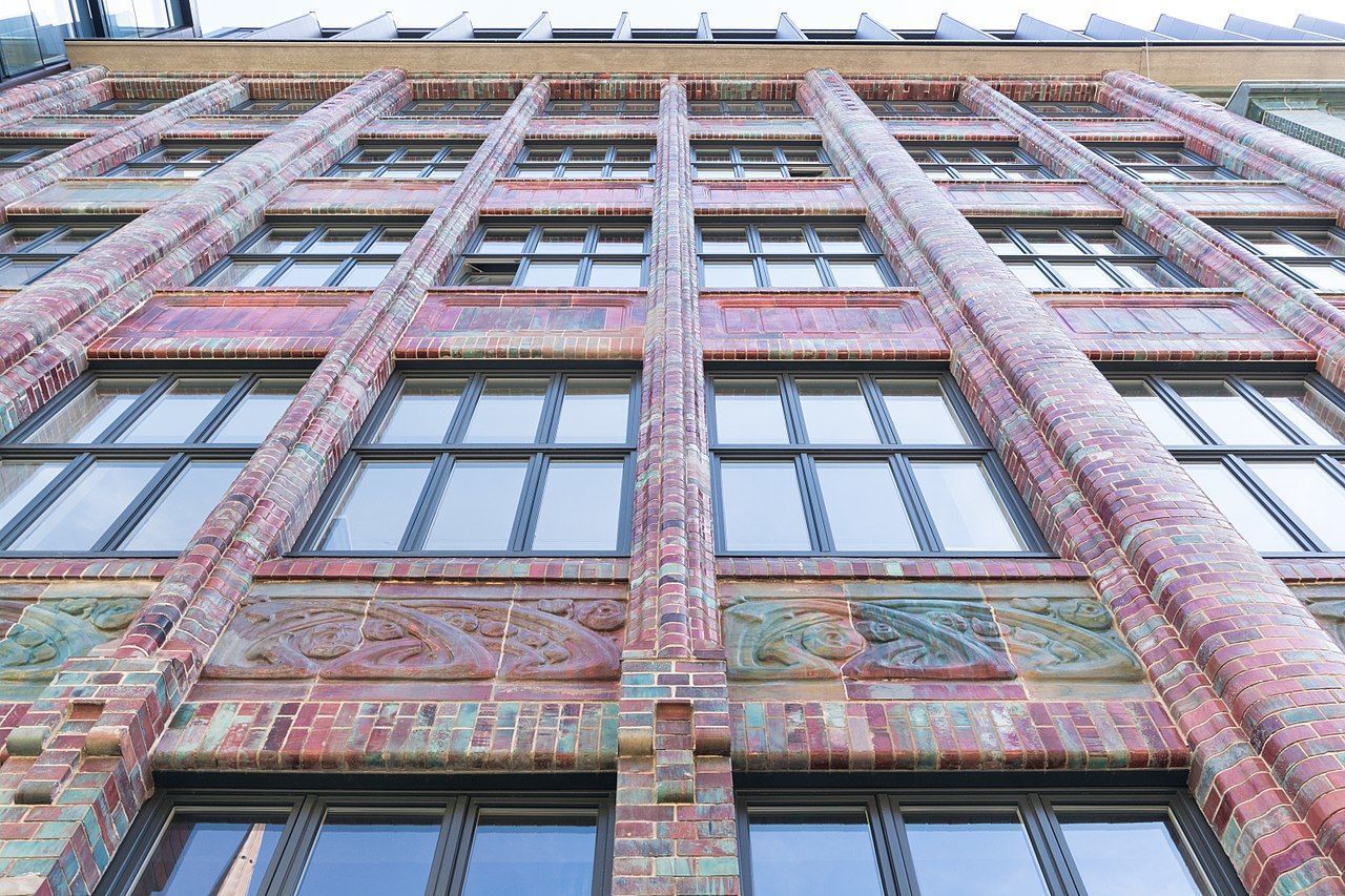 6 1280px-Schauenburgerstraße_15_(Hamburg-Altstadt).Fassade.3.12260.ajb_.jpg