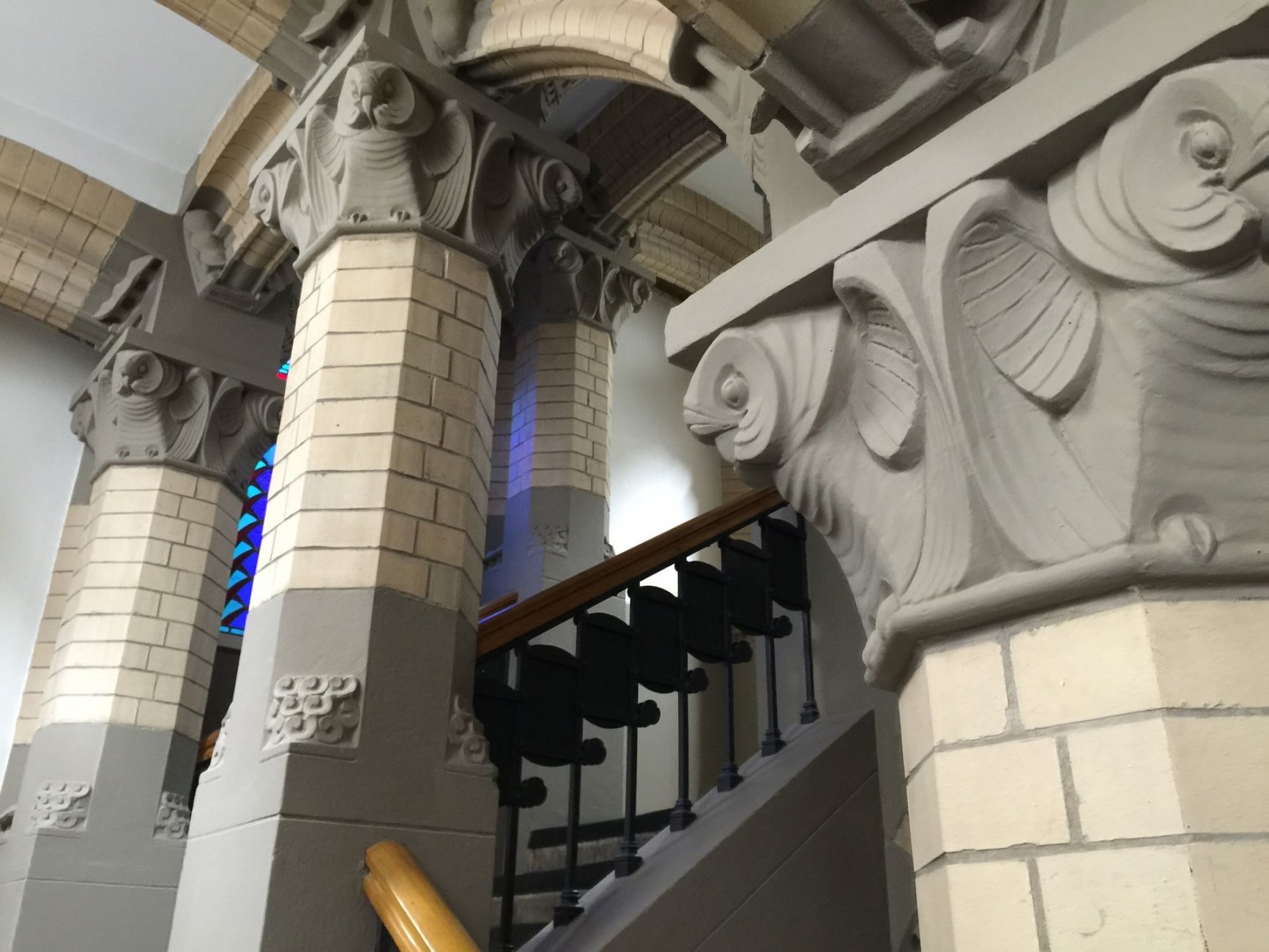 6 Dierfiguren_Joseph_Mendes_da_Costa_in_trappenhuis_Damrak_30_Amsterdam2.jpg