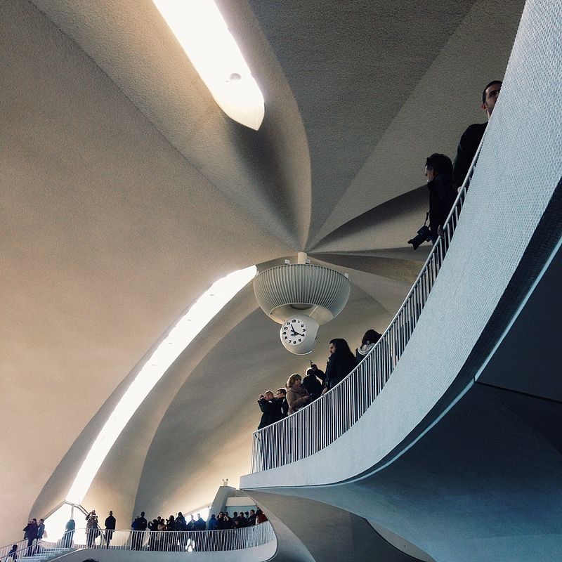 62 800px-Curves_&_Crowds.jpg