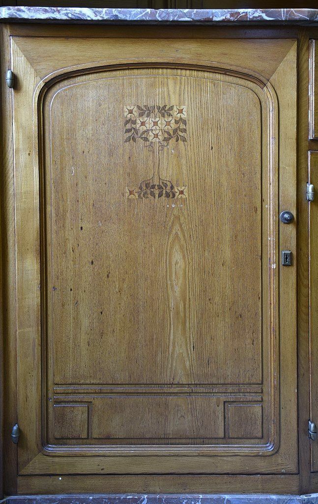 647px-Maison_Leon_Losseau_-_cuisine_-_porte_de_meuble_avec_motif_floral.jpg