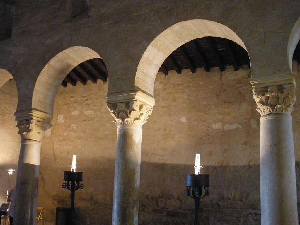 661Baños_de_Cerrato_-_Basílica_de_San_Juan_de_Baños,_interior_03.jpg