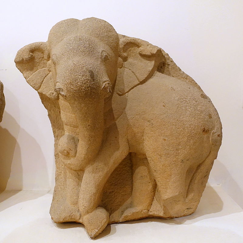 7-8Elephant,_Champa_sculpture,_Quang_Nam_province,_7th-8th_century_AD,_.JPG