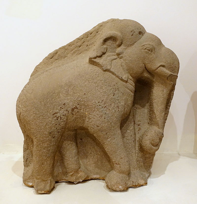 7-8Elephant,_Champa_sculpture,_Quang_Nam_province,_7th-8th_century_AD,.JPG