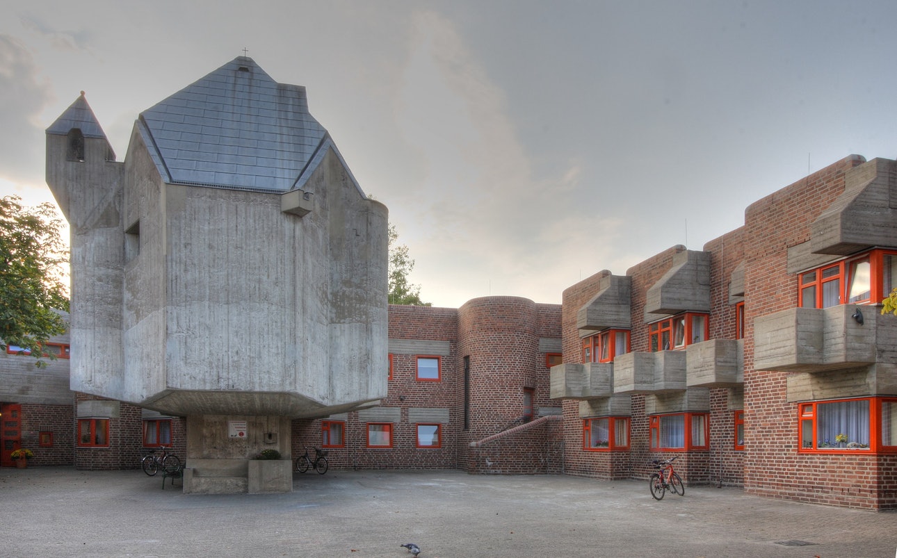 70 дом престарелых2560px-Altenwohnheim-St.-Hildegardis_Kapelle_D-sseldorf-Garath_2009.jpg