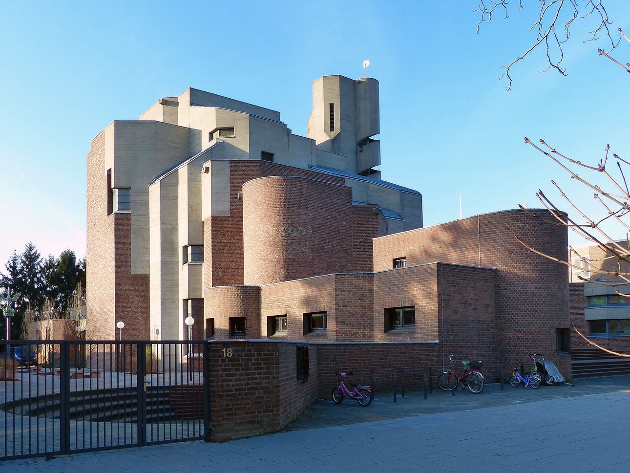 72 2560px-Christi_Auferstehung_K-ln_Lindenthal_04.jpg