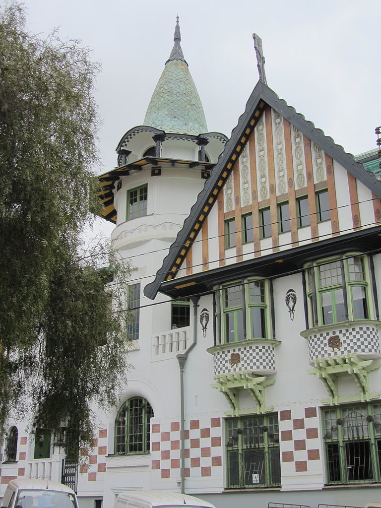 768px-Palacio_Baburizza_03.jpg