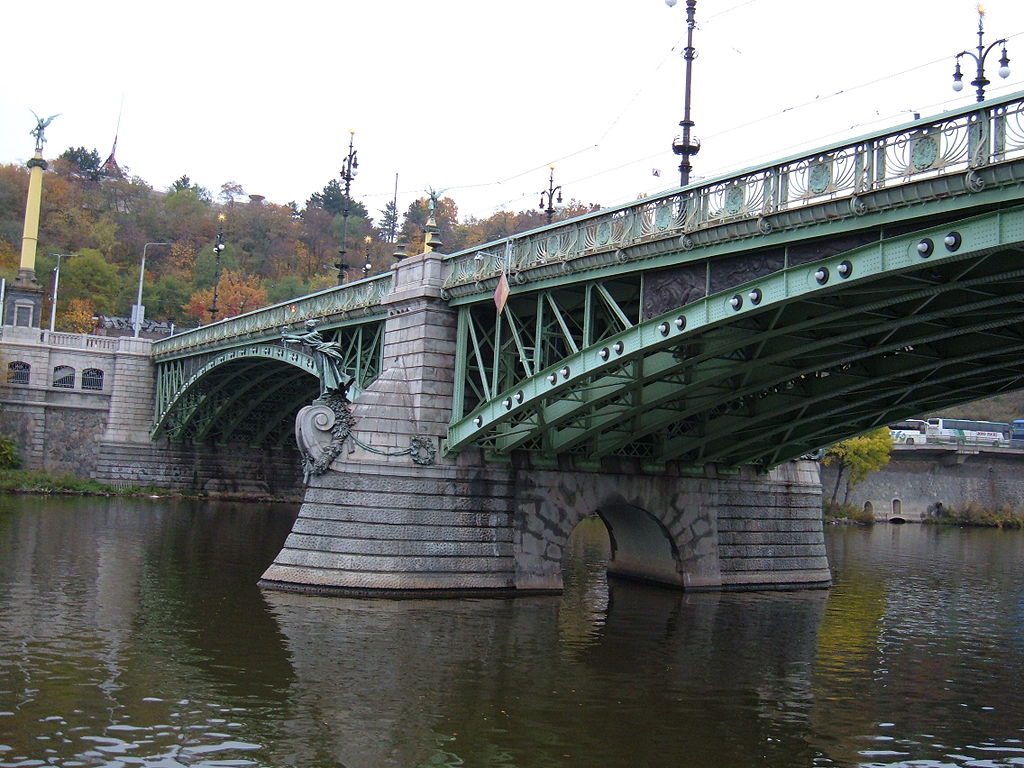 8 1024px-Cechuv_most_from_the_Vltava_River_1.jpg