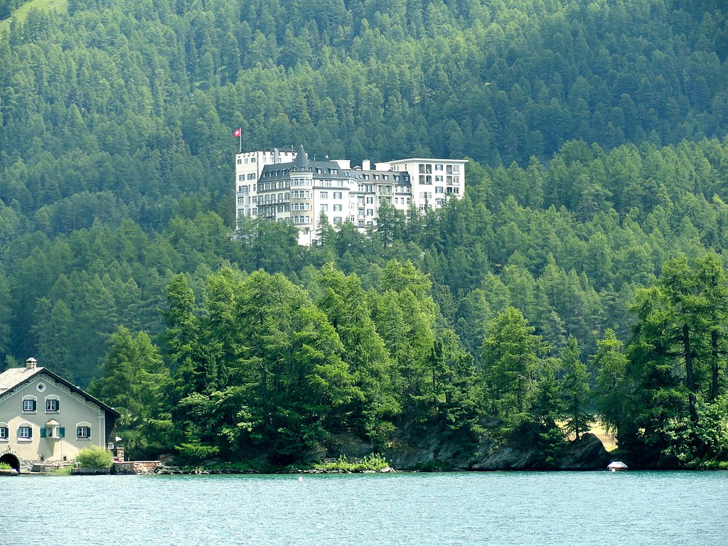 8 1024px-Waldhaus_Sils_See2.jpg