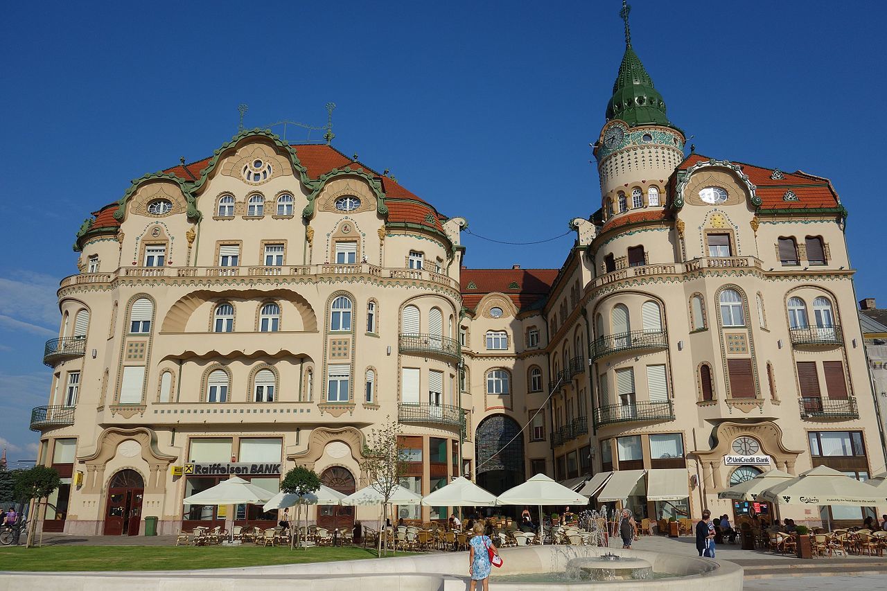 8 1280px-Black_Eagle_palace,_Oradea.jpg
