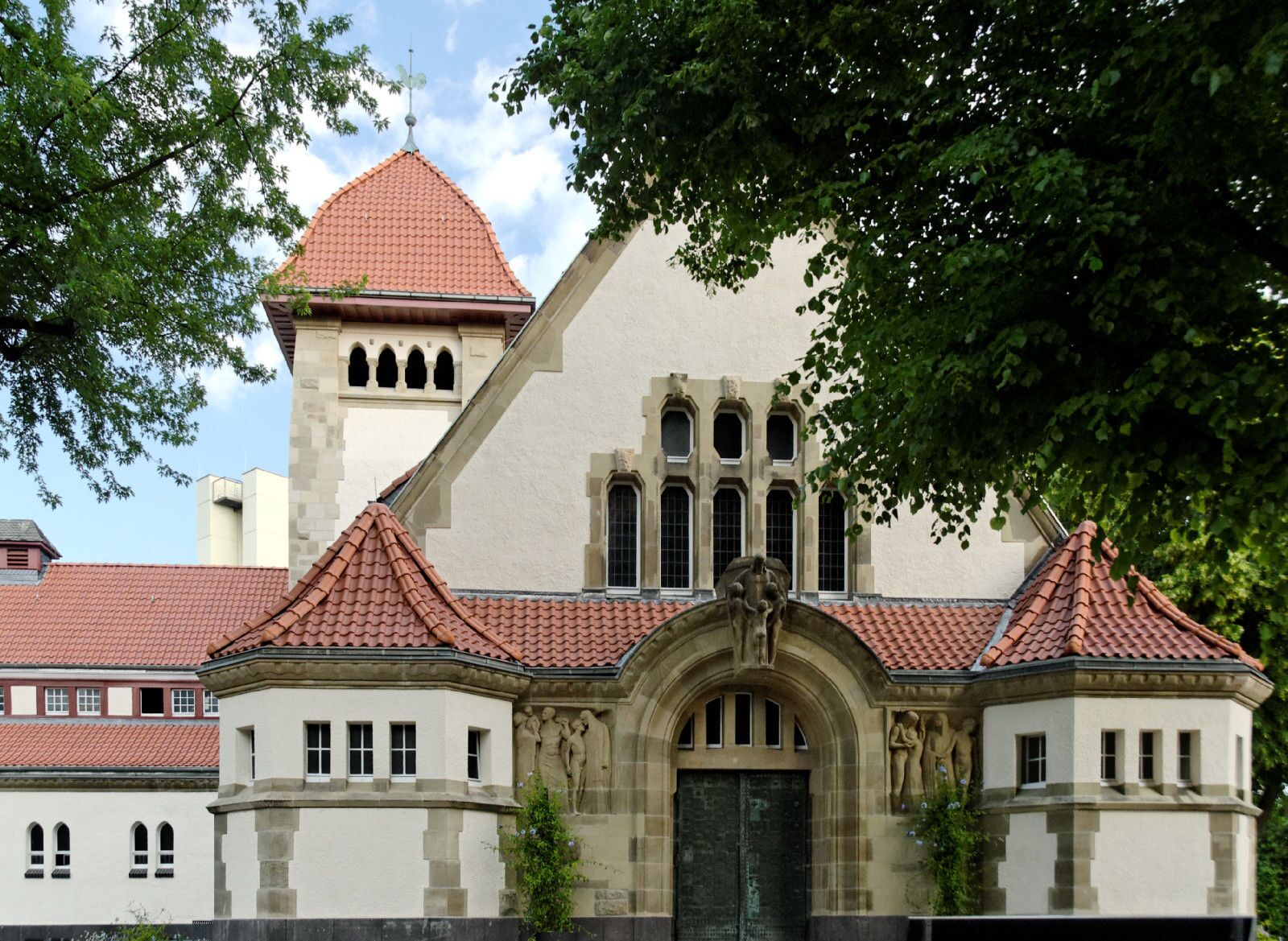 8 Friedhofskapelle_Stoffeln_in_Duesseldorf-Oberbilk,_von_Norden.jpg