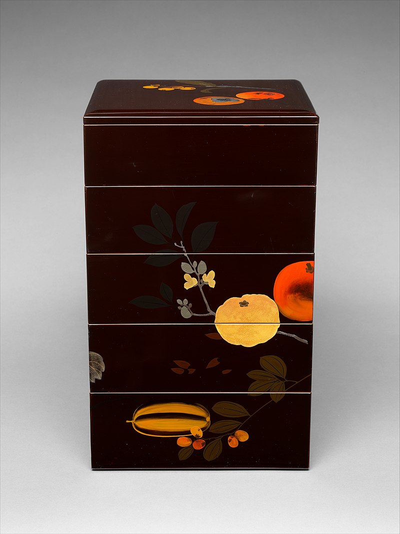 800px-明治時代_柴田是真_果蔬蒔絵重箱-Tiered_Food_Box_with_Summer_and_Autumn_Fruits_MET_DP224373.jpg