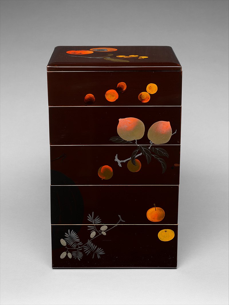 800px-明治時代_柴田是真_果蔬蒔絵重箱-Tiered_Food_Box_with_Summer_and_Autumn_Fruits_MET_DP224375.jpg