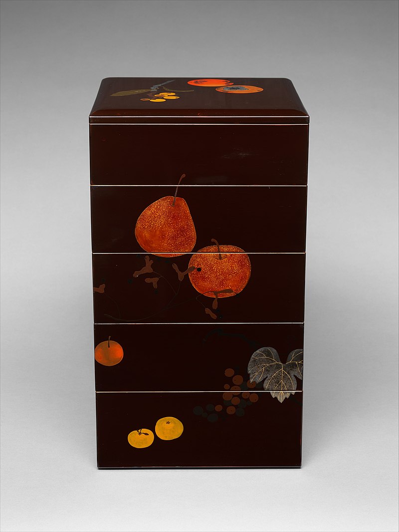 800px-明治時代_柴田是真_果蔬蒔絵重箱-Tiered_Food_Box_with_Summer_and_Autumn_Fruits_MET_DP224376.jpg