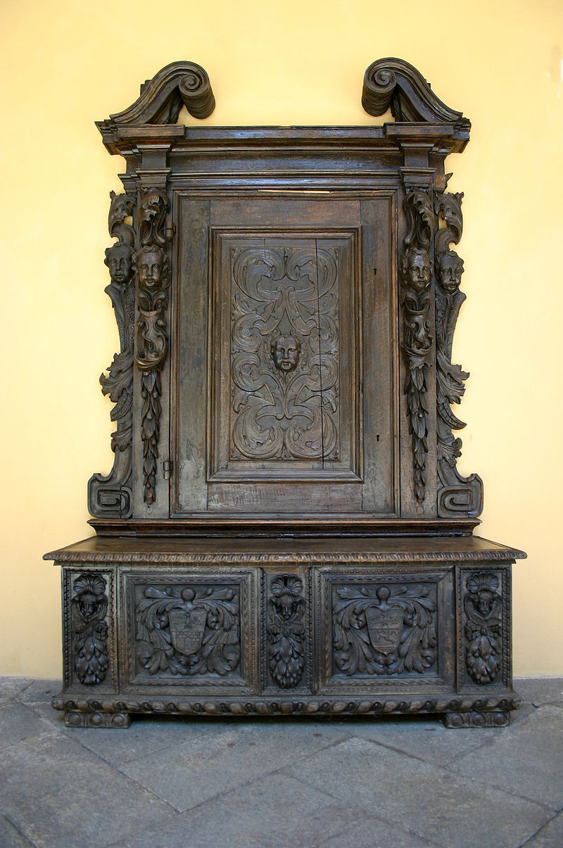 800px-2252_-_Milano_-_Palazzo_Annoni_-_Cassapanca_a_sin_-_Foto_Giovanni_Dall'Orto_20-May-2007.jpg