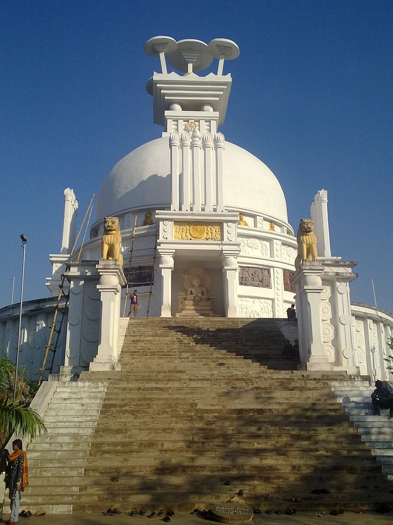 800px-A_Buddha_Temple_in_Shanti_Stupa_Dhauli_Giri.jpg