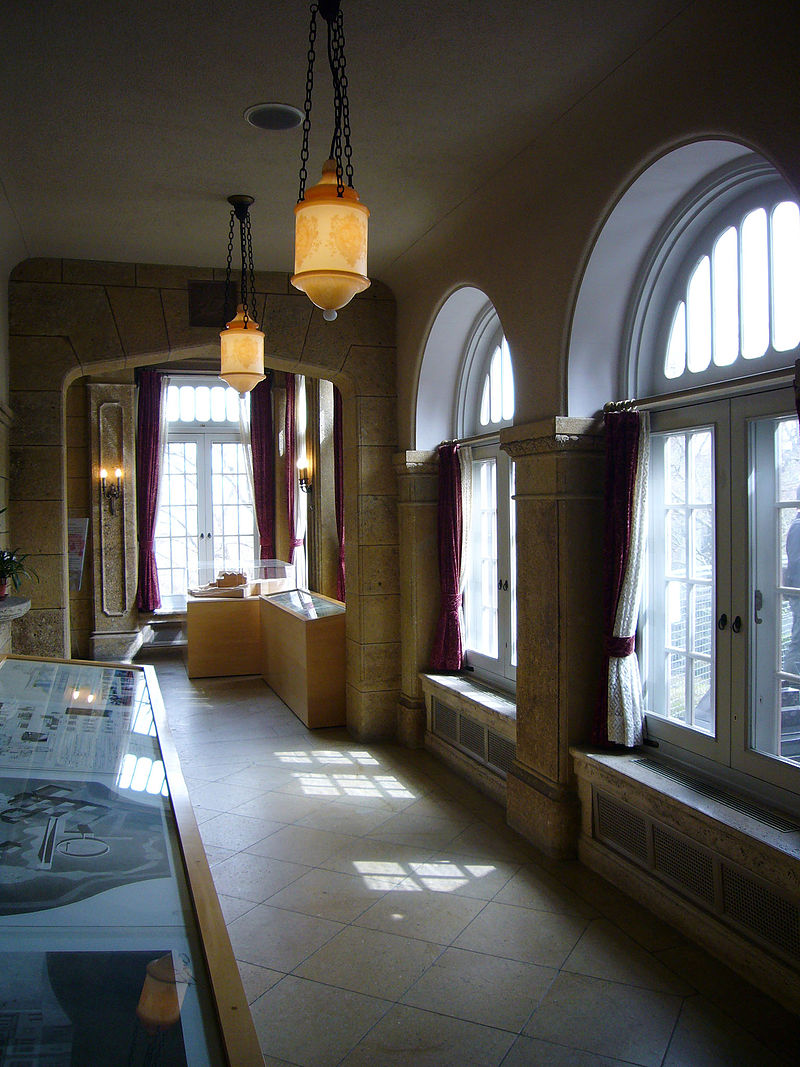 800px-Abovm11_2048.jpg